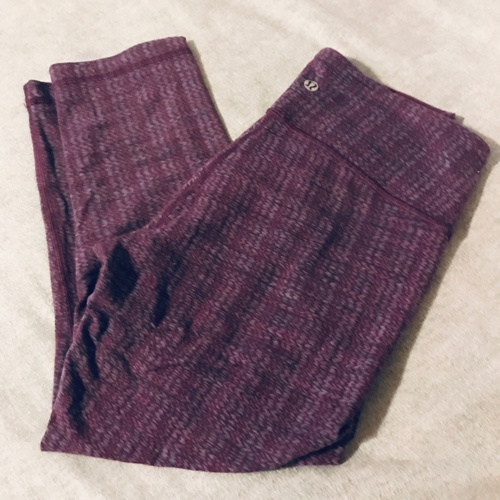 SOLD: Lululemon size 6 plumb leggings, crop
